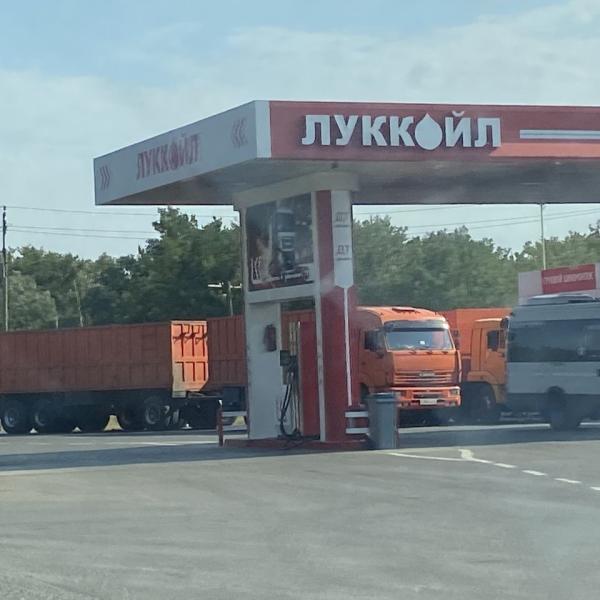 И по названиям заправок