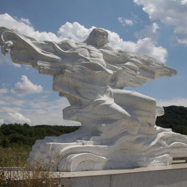 Там, где ледник остановился, стоит памятник