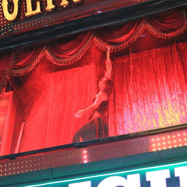 Lady in red)