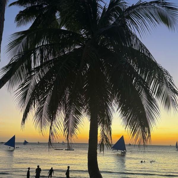 Закат на White beach